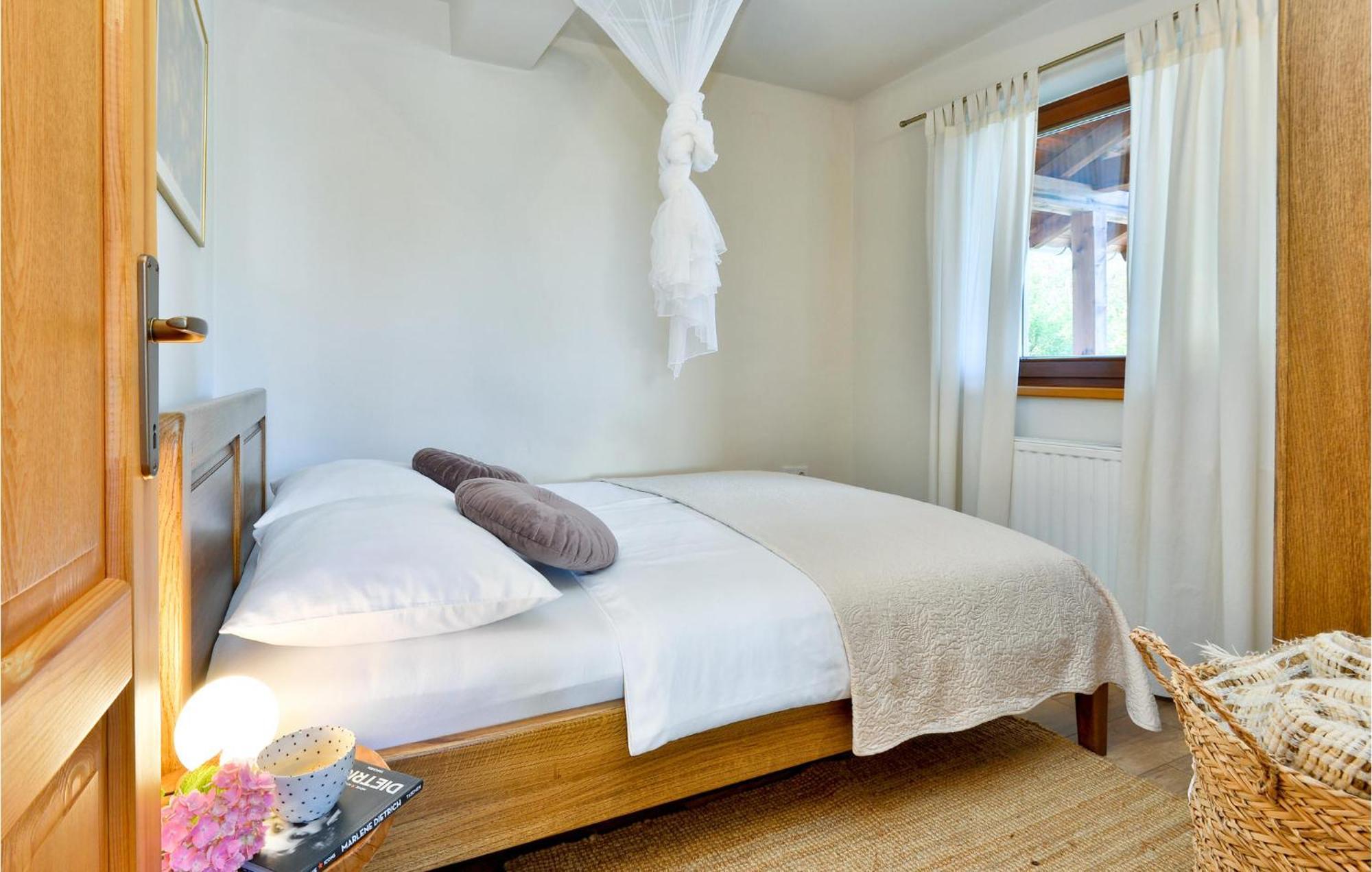 Beautiful Home In Sv,Martin Na Muri With Jacuzzi สเวติ มาร์ติน นา มูรี ภายนอก รูปภาพ