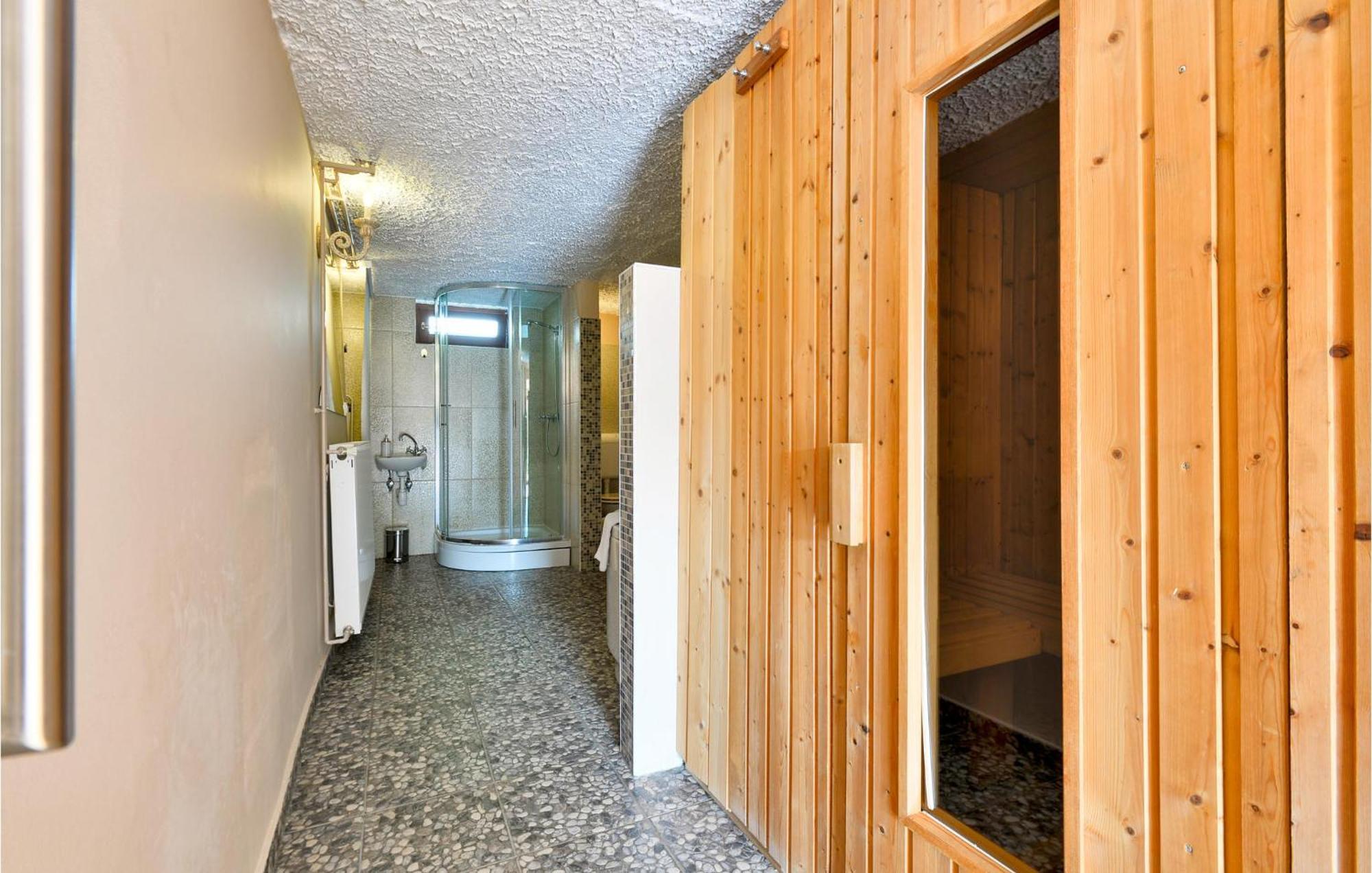 Beautiful Home In Sv,Martin Na Muri With Jacuzzi สเวติ มาร์ติน นา มูรี ภายนอก รูปภาพ