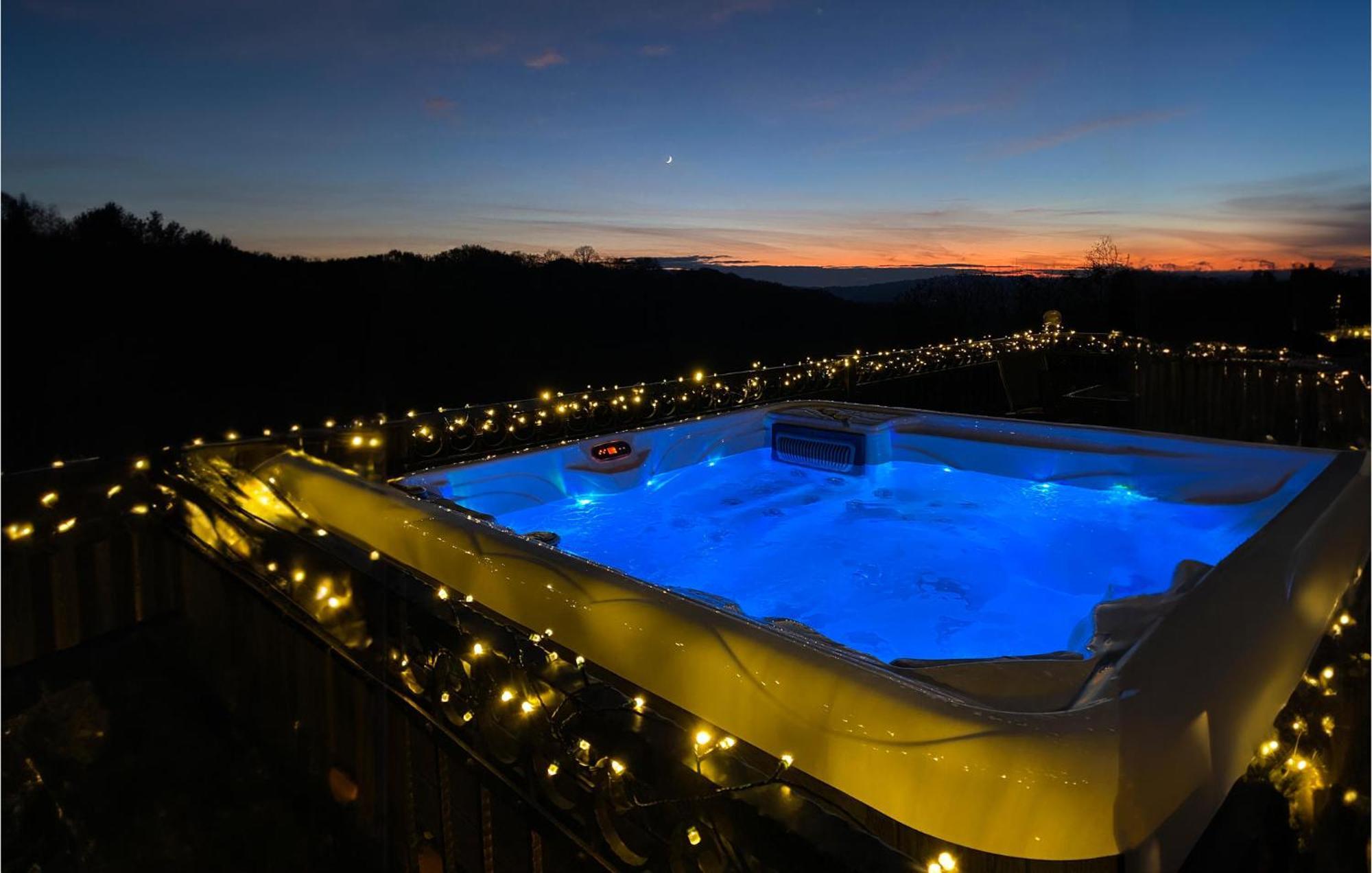 Beautiful Home In Sv,Martin Na Muri With Jacuzzi สเวติ มาร์ติน นา มูรี ภายนอก รูปภาพ